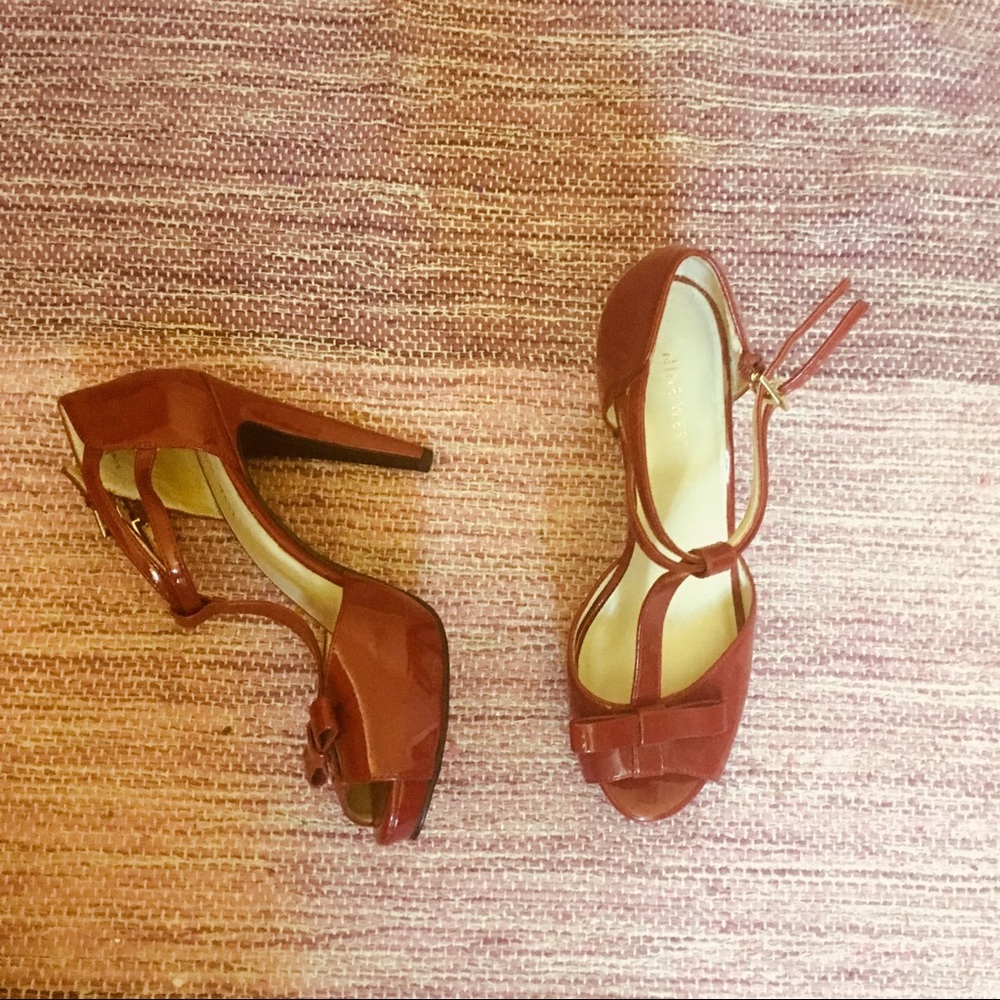 Red dainty bow Nine West Heels